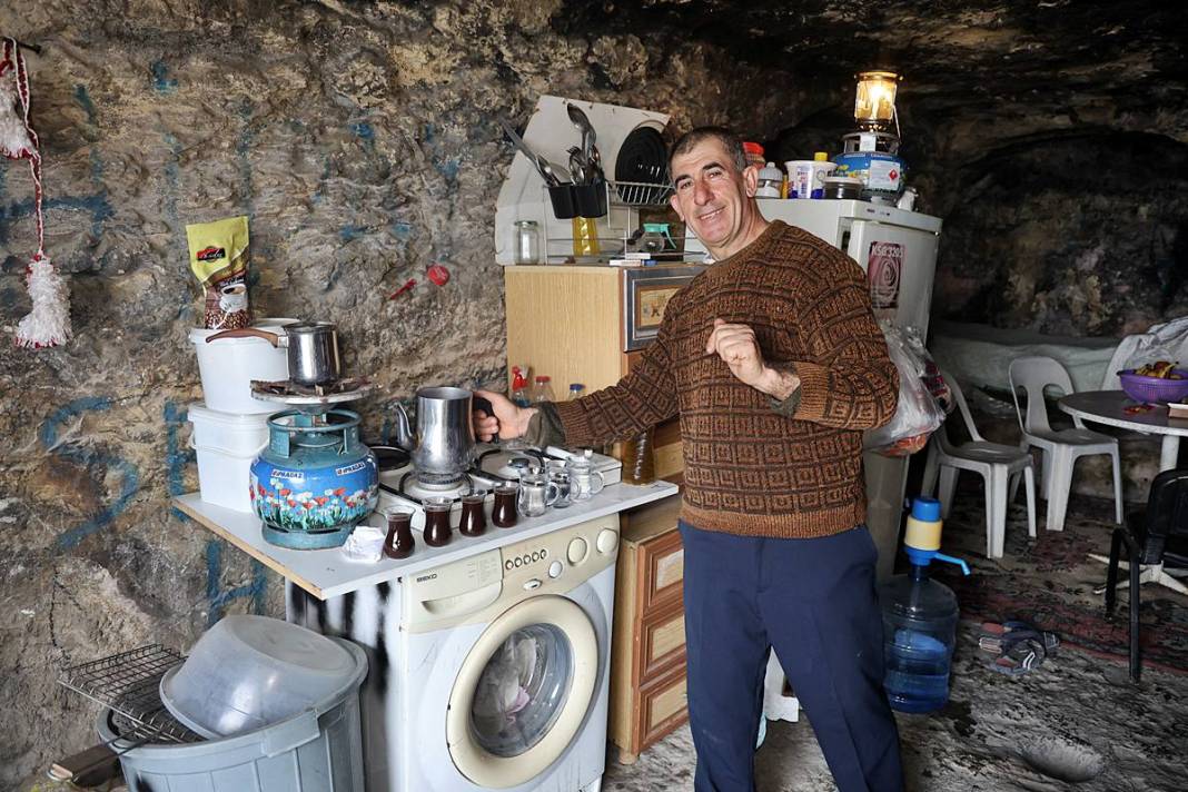 İki yıl sonra konteyner eve yerleştirildi: Mağarada daha huzurluydum! Depremzedenin sözleri şaşkına çevirdi 2